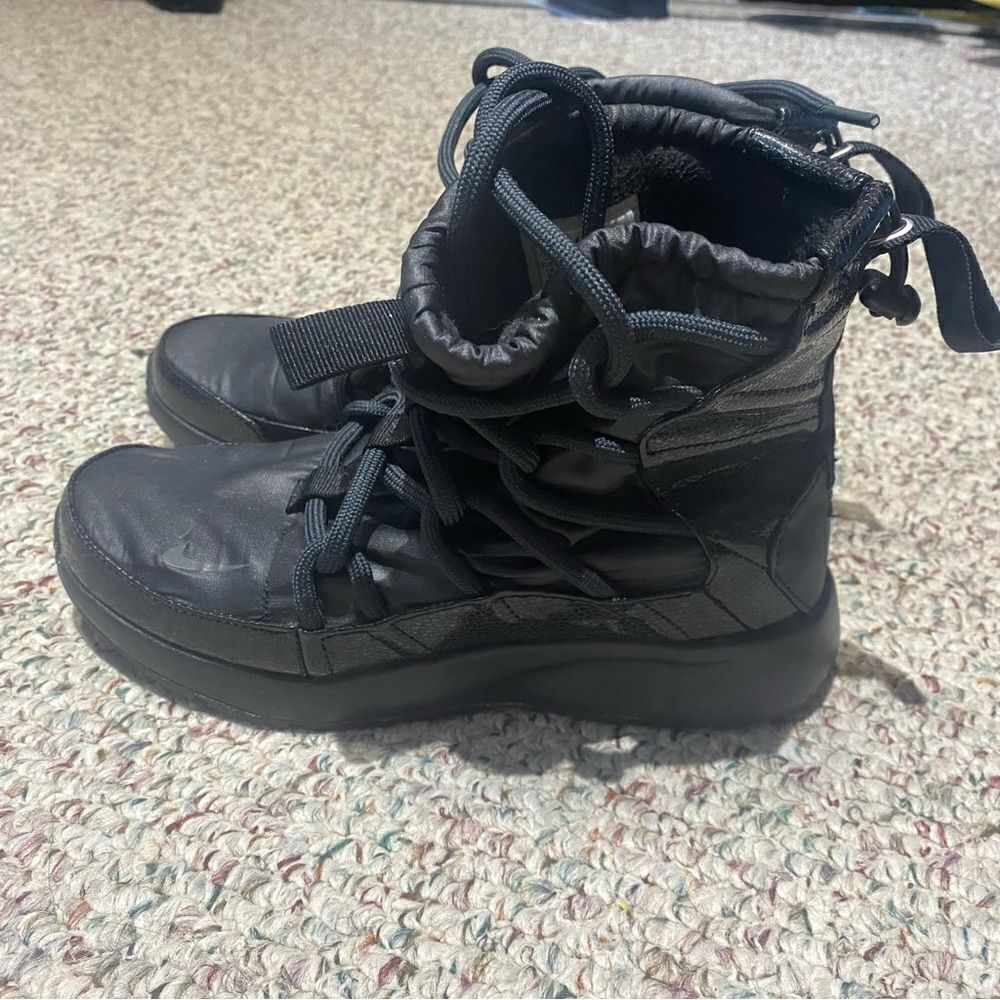 Nike‎ Tanjun High Rise Triple Black Winter Boots Womens Size 6